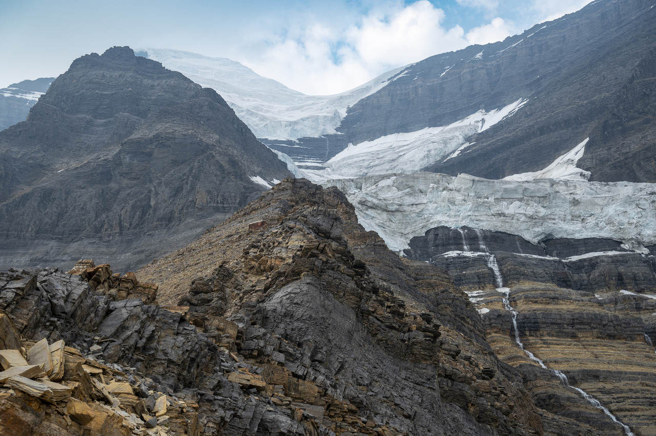 hut from lower on the connecting ridge